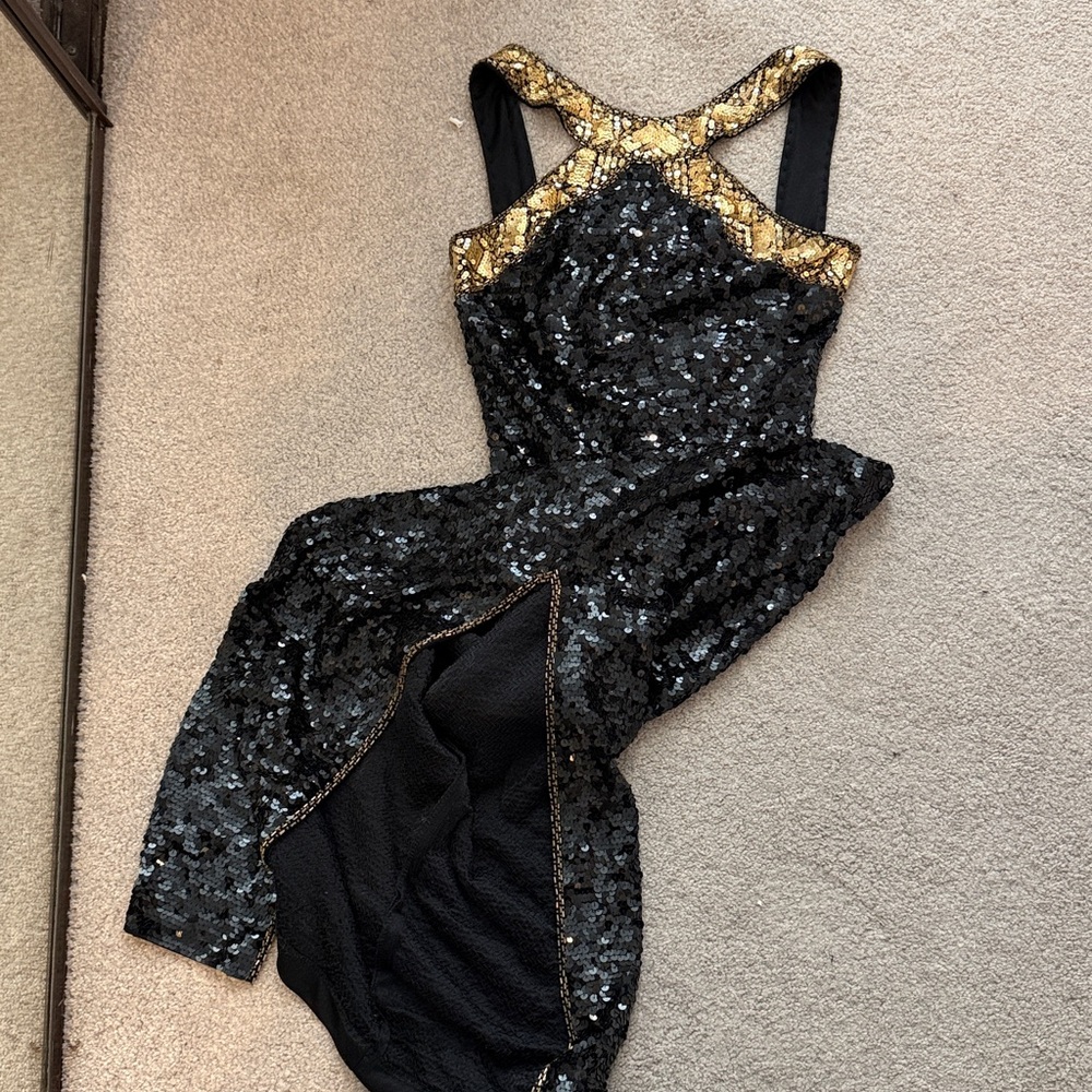A.J. Bari 4 vintage Elegant Black gold sequin body hugging maxi black tie Dress